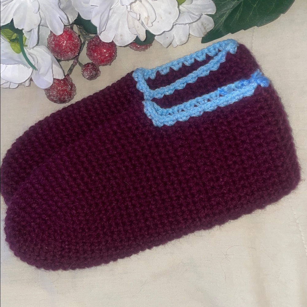 Hand Knit Burgundy Blue Trim Cozy Unisex Slippers Indoor Shoes Fits Sz 7-9 NWOT
